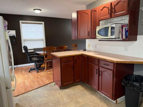 302 5 Avenue West, Burdett, AB 
