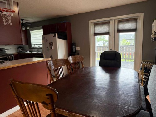 302 5 Avenue West, Burdett, AB 