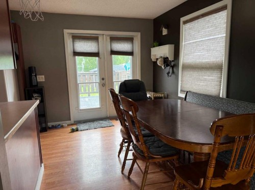 302 5 Avenue West, Burdett, AB 