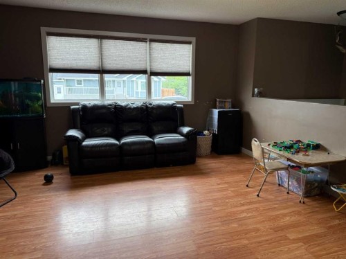 302 5 Avenue West, Burdett, AB 
