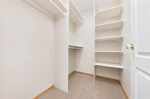 4-407 Macleod Trail Se, Medicine Hat, AB - Indoor With Storage