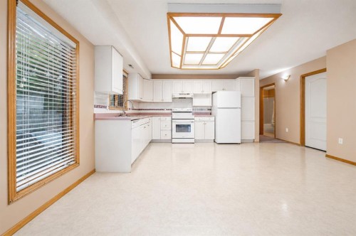 4-407 Macleod Trail Se, Medicine Hat, AB - Indoor Photo Showing Other Room