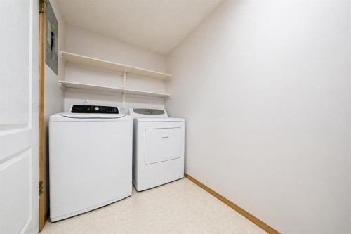 4-407 Macleod Trail Se, Medicine Hat, AB - Indoor Photo Showing Laundry Room
