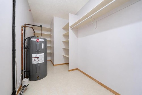 4-407 Macleod Trail Se, Medicine Hat, AB - Indoor