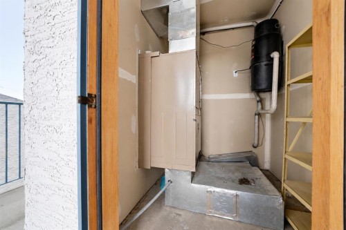 4-407 Macleod Trail Se, Medicine Hat, AB - Indoor Photo Showing Basement