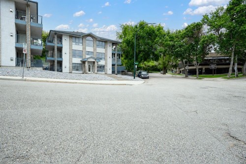4-407 Macleod Trail Se, Medicine Hat, AB - Outdoor With Balcony