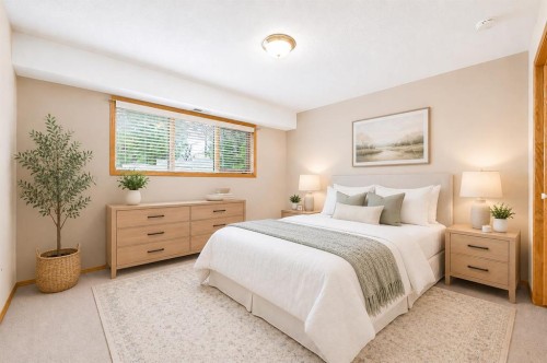 4-407 Macleod Trail Se, Medicine Hat, AB - Indoor Photo Showing Bedroom