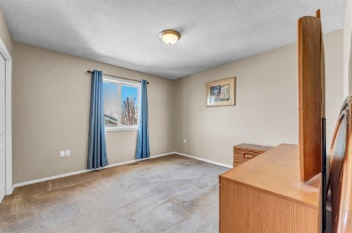 970 Kipling Crescent Sw, Redcliff, AB - Indoor Photo Showing Other Room
