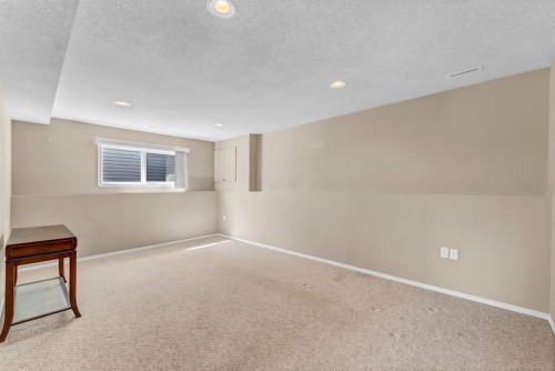 970 Kipling Crescent Sw, Redcliff, AB - Indoor Photo Showing Other Room