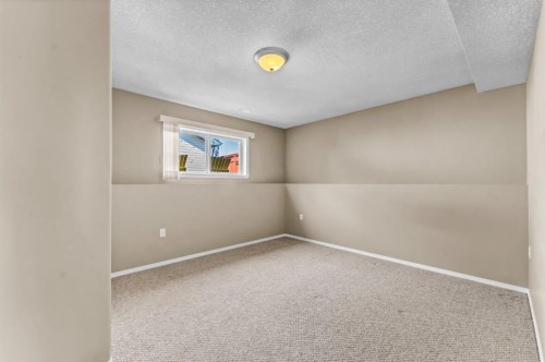 970 Kipling Crescent Sw, Redcliff, AB - Indoor Photo Showing Other Room