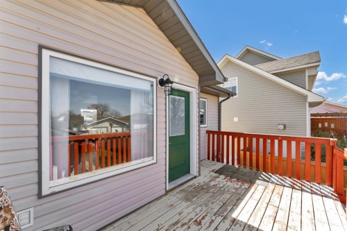 970 Kipling Crescent Sw, Redcliff, AB - Outdoor With Deck Patio Veranda With Exterior