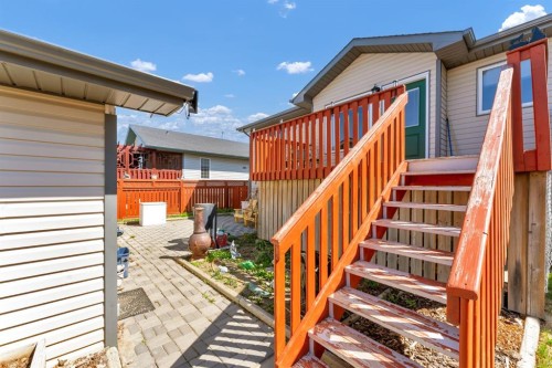 970 Kipling Crescent Sw, Redcliff, AB - Outdoor With Deck Patio Veranda With Exterior