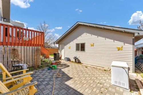 970 Kipling Crescent Sw, Redcliff, AB - Outdoor With Exterior