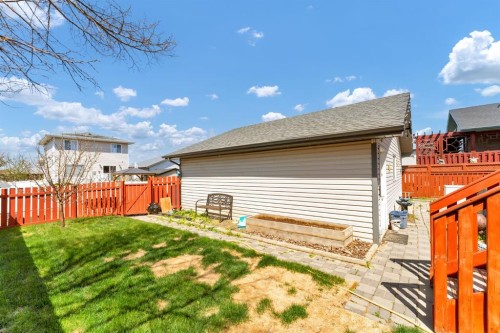 970 Kipling Crescent Sw, Redcliff, AB - Outdoor