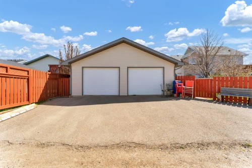 970 Kipling Crescent Sw, Redcliff, AB - Outdoor