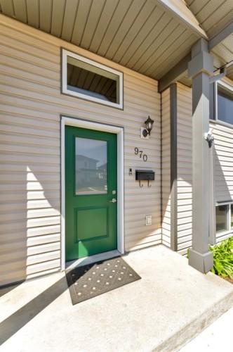 970 Kipling Crescent Sw, Redcliff, AB - Outdoor With Exterior