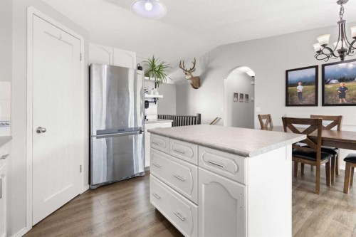 453 Stark Way Se, Medicine Hat, AB - Indoor