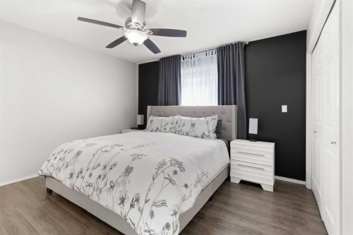 453 Stark Way Se, Medicine Hat, AB - Indoor Photo Showing Bedroom