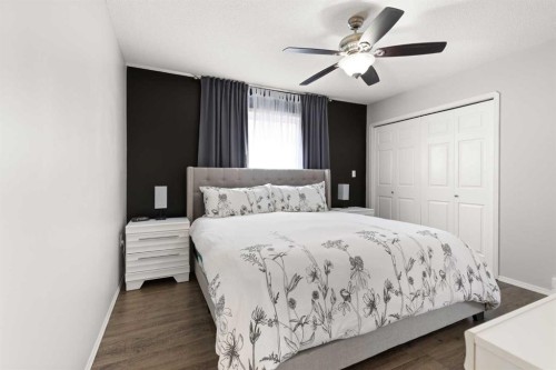 453 Stark Way Se, Medicine Hat, AB - Indoor Photo Showing Bedroom