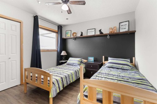 453 Stark Way Se, Medicine Hat, AB - Indoor Photo Showing Bedroom