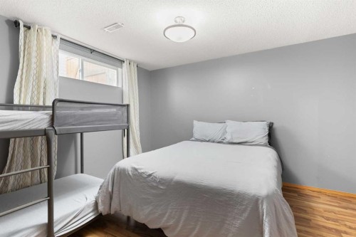 453 Stark Way Se, Medicine Hat, AB - Indoor Photo Showing Bedroom
