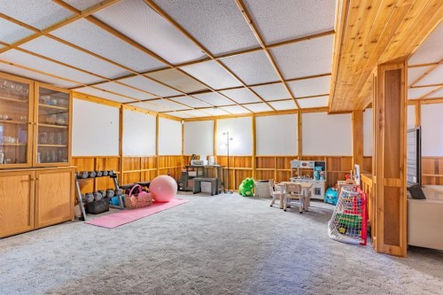 2339 20 Avenue Se, Medicine Hat, AB - Indoor Photo Showing Other Room