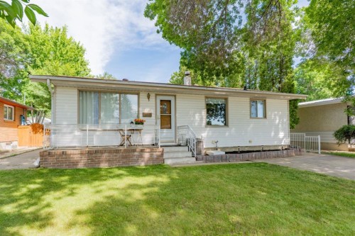 2339 20 Avenue Se, Medicine Hat, AB - Outdoor With Deck Patio Veranda