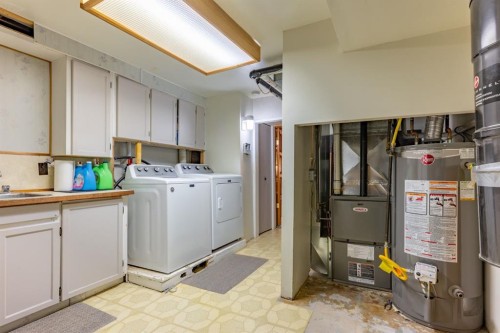 2339 20 Avenue Se, Medicine Hat, AB - Indoor Photo Showing Laundry Room