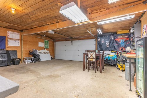 2339 20 Avenue Se, Medicine Hat, AB - Indoor Photo Showing Garage