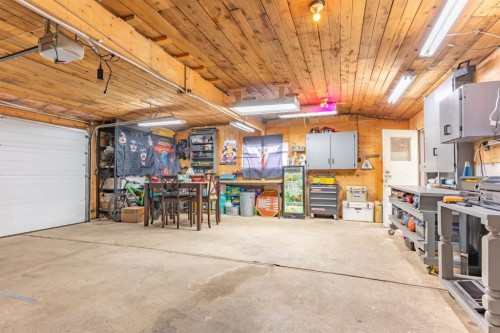 2339 20 Avenue Se, Medicine Hat, AB - Indoor Photo Showing Garage