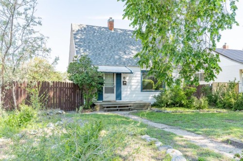 4 8 Street SE Medicine Hat, AB T1A 1L1