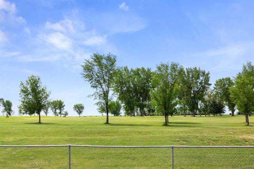 18 Riverview Drive Se, Redcliff, AB 