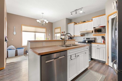 930 Kipling Crescent Sw, Redcliff, AB 