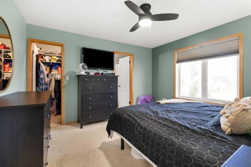 930 Kipling Crescent Sw, Redcliff, AB 