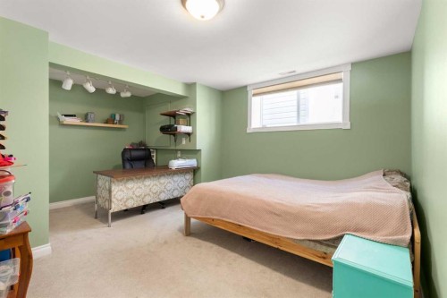 930 Kipling Crescent Sw, Redcliff, AB 