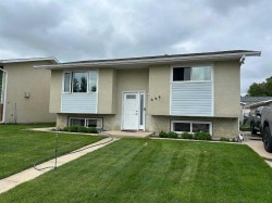 449 20 Street NE Medicine Hat, AB T1C 1B9