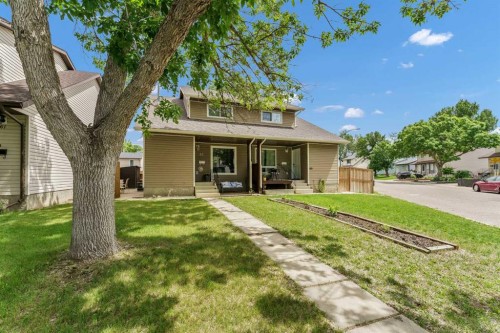 65 South Ridge Crescent SW Medicine Hat, AB T1B 2P2
