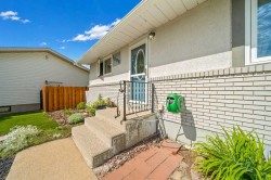 1296 Crockford Crescent NW Medicine Hat, AB T1A 7C5
