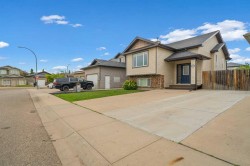 366 Somerset Row SEMedicine Hat, AB T1B 0H1