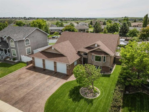 9 Cottonwood Close SW Medicine Hat, AB T1B 4R5