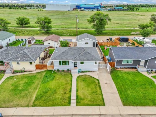 172 14 Street NW Medicine Hat, AB T1A 6R6