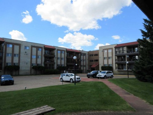 205-3090 15 Avenue SE Medicine Hat, AB T1B 3Z3