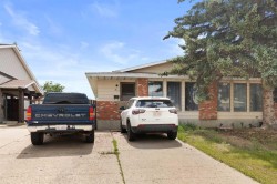 211 Ross Glen Drive SEMedicine Hat, AB T1B 1N7
