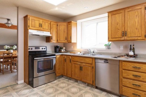 8 Rice Court Se, Medicine Hat, AB - Indoor Photo Showing Kitchen With Stainless Steel Kitchen With Double Sink