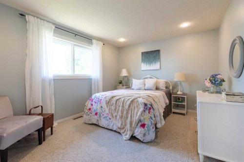 8 Rice Court Se, Medicine Hat, AB - Indoor Photo Showing Bedroom
