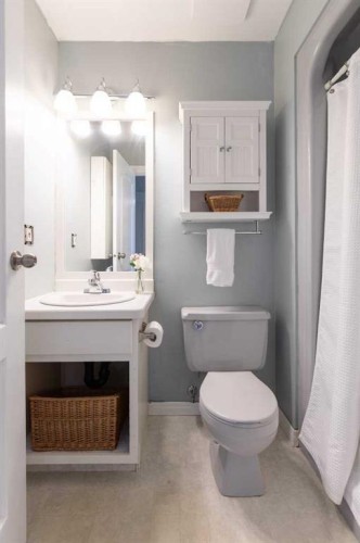 8 Rice Court Se, Medicine Hat, AB - Indoor Photo Showing Bathroom