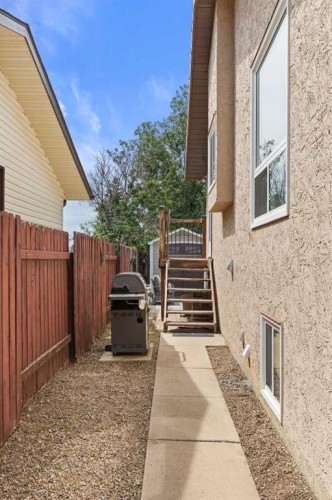 8 Rice Court Se, Medicine Hat, AB - Outdoor With Exterior