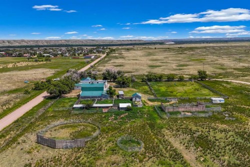 1043-6 Ave, Empress, AB 