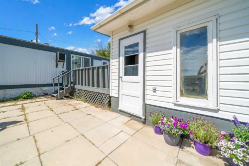 1043-6 Ave, Empress, AB 