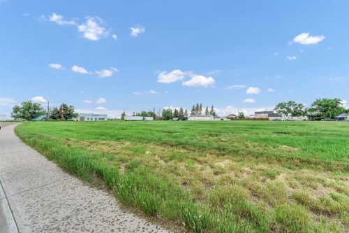 305 5 Avenue Sw, Redcliff, AB 
